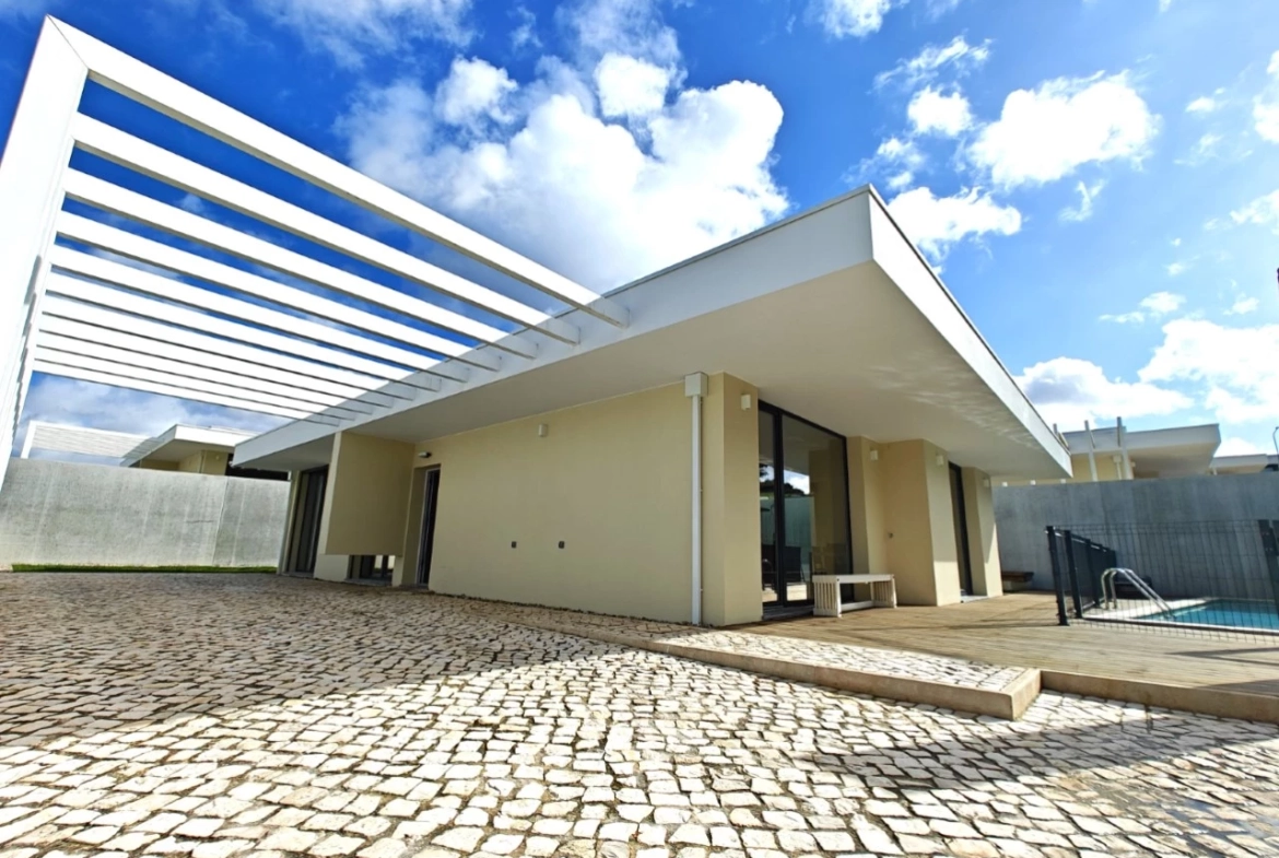 Moradia com piscina e a apenas 5 minutos da praia da Foz do Arelho