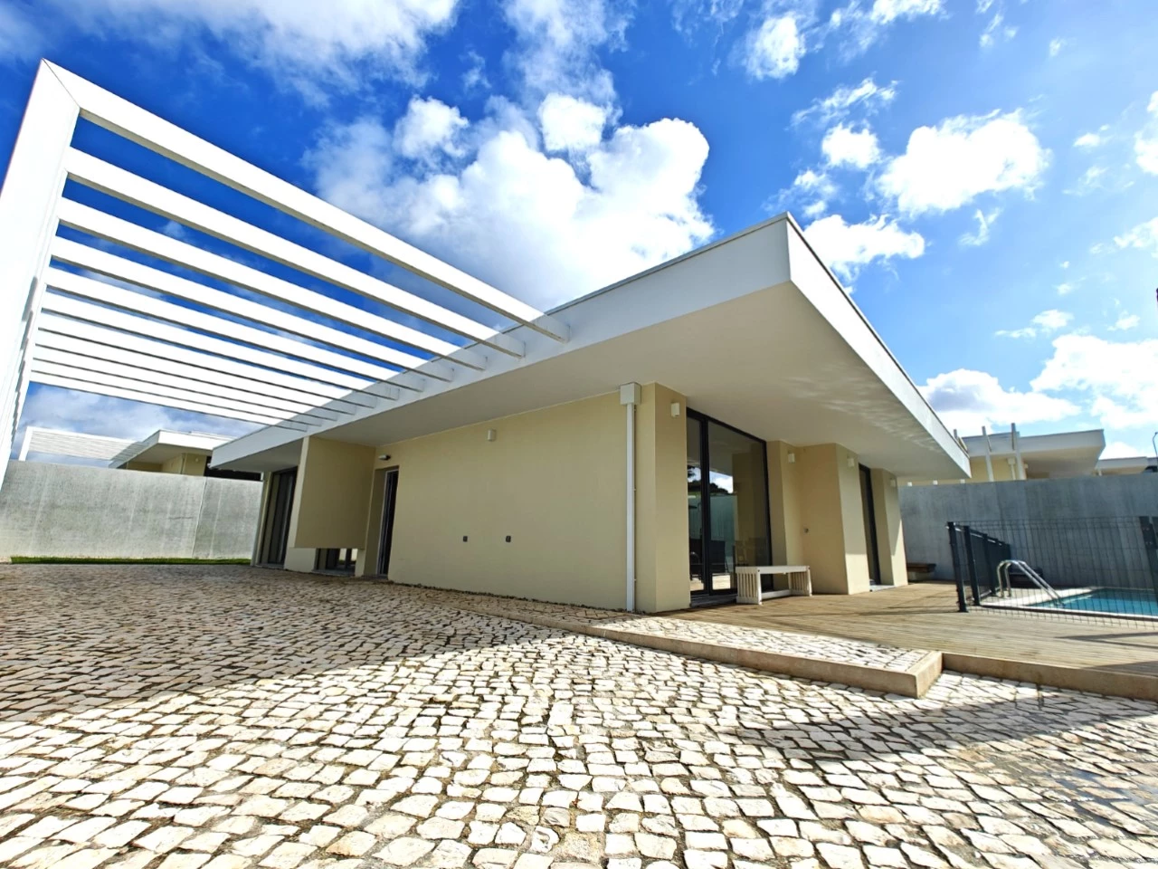 IDda3f9501-0000-0500-0000-0000150efaff.jpg Moradia com piscina e a apenas 5 minutos da praia da Foz do Arelho