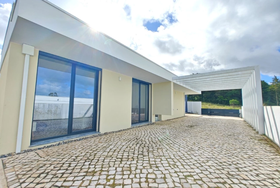 Moradia com piscina e a apenas 5 minutos da praia da Foz do Arelho