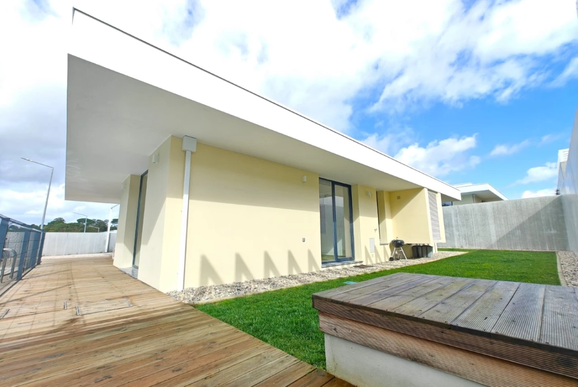 Moradia com piscina e a apenas 5 minutos da praia da Foz do Arelho