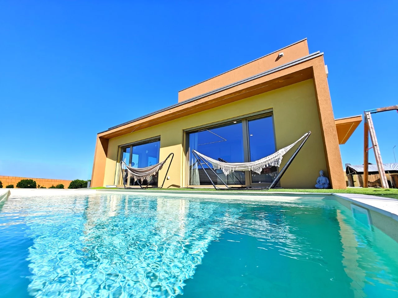 ID1f399701-0000-0500-0000-00001541fc35.jpg Moradia T3+1 com Piscina – Entre a Cidade e a Natureza