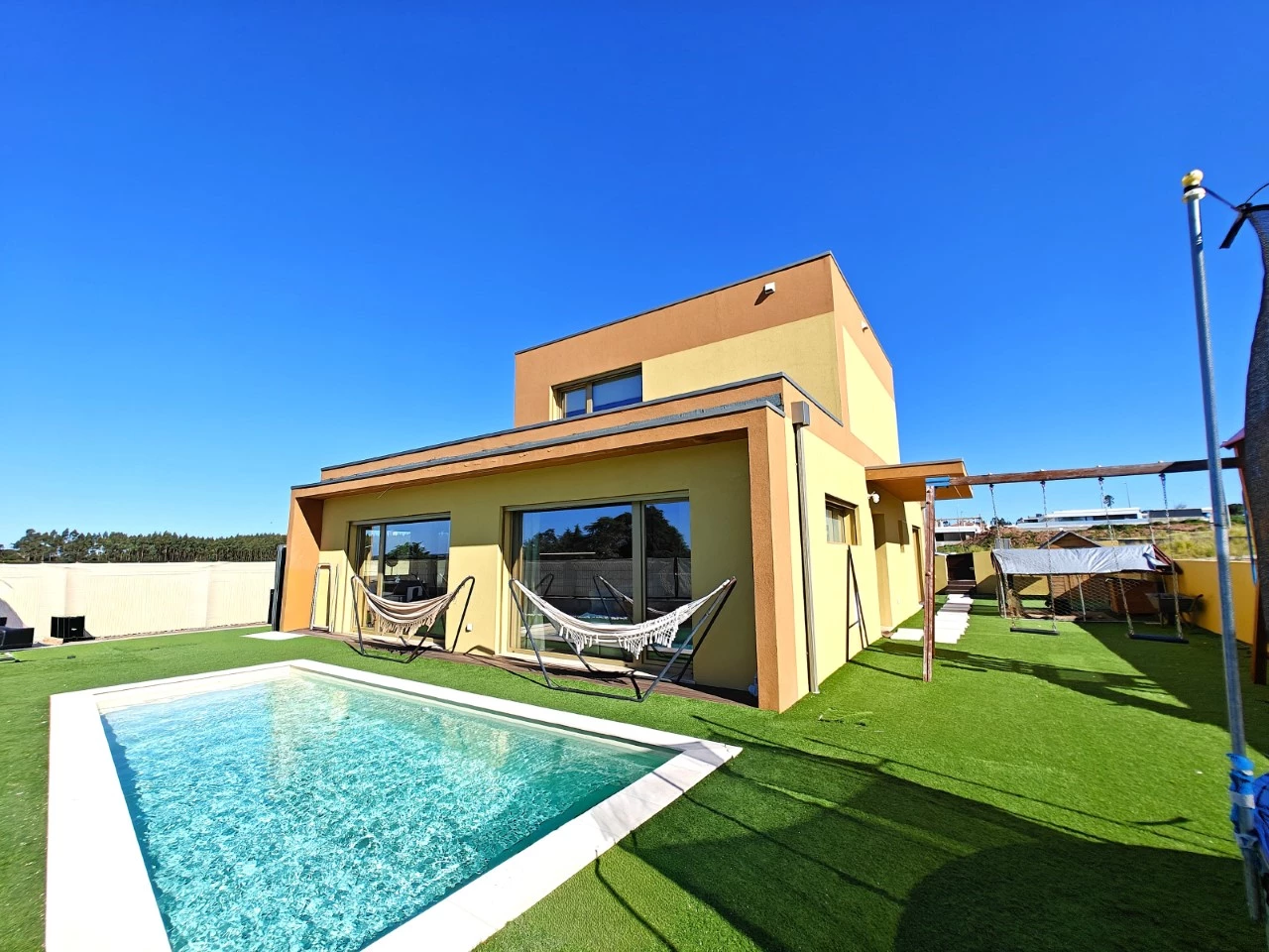 ID1f399701-0000-0500-0000-00001541fc54.jpg Moradia T3+1 com Piscina – Entre a Cidade e a Natureza