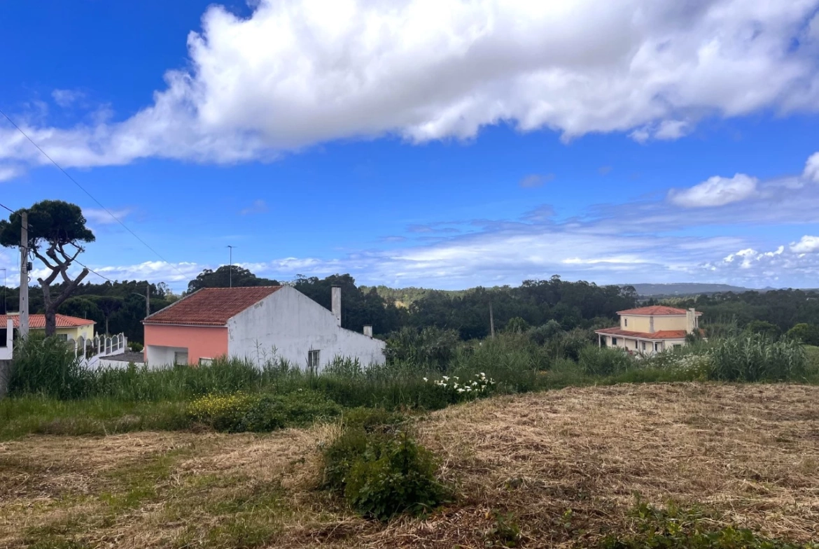 Moradia térrea de 4 Quartos com Jardim, Piscina e Garagem na Serra do Bouro, a 5 Km da praia de São Martinho do Porto