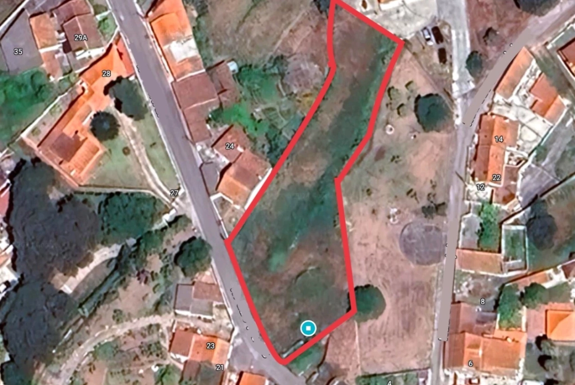 Moradia térrea de 4 Quartos com Jardim, Piscina e Garagem na Serra do Bouro, a 5 Km da praia de São Martinho do Porto