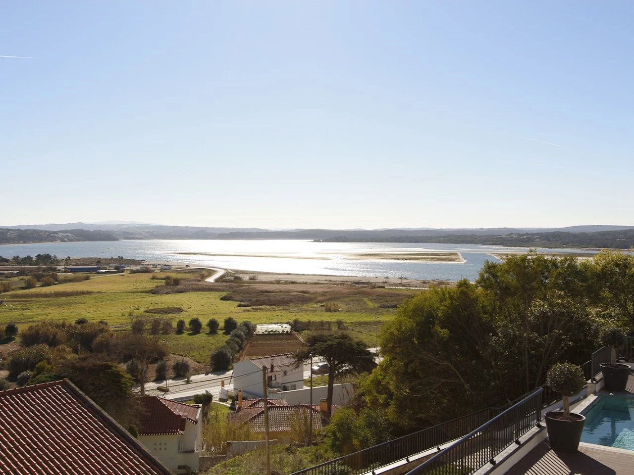 ID819d9501-0000-0500-0000-0000152279cd.jpg Moradia com vista soberba sobre a Lagoa de Óbidos com alvará para fins turísticos