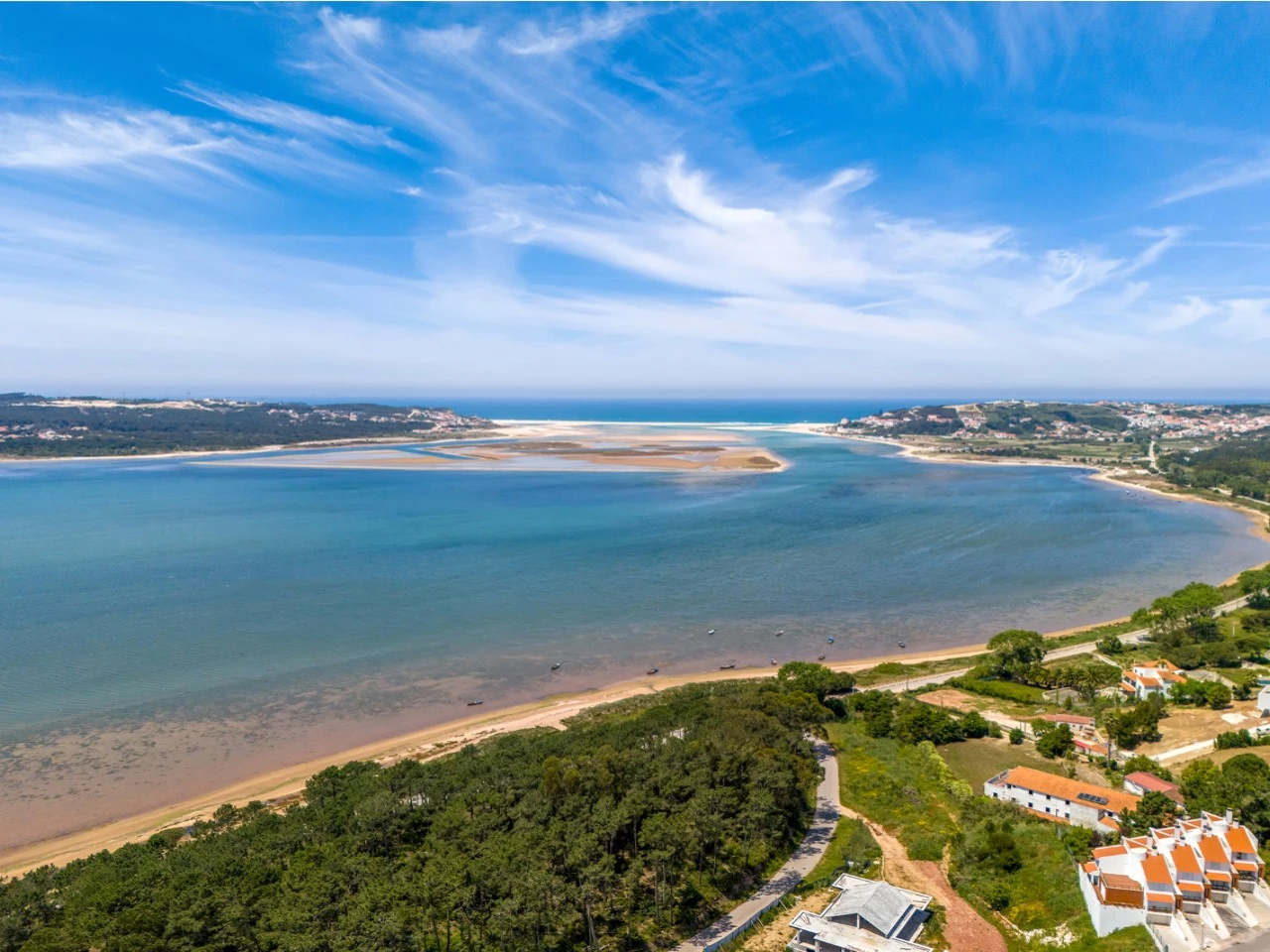 ID819d9501-0000-0500-0000-0000152279e0.jpg Moradia com vista soberba sobre a Lagoa de Óbidos com alvará para fins turísticos