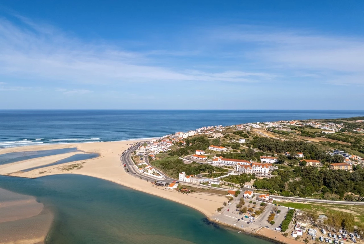 Moradia com vista soberba sobre a Lagoa de Óbidos com alvará para fins turísticos