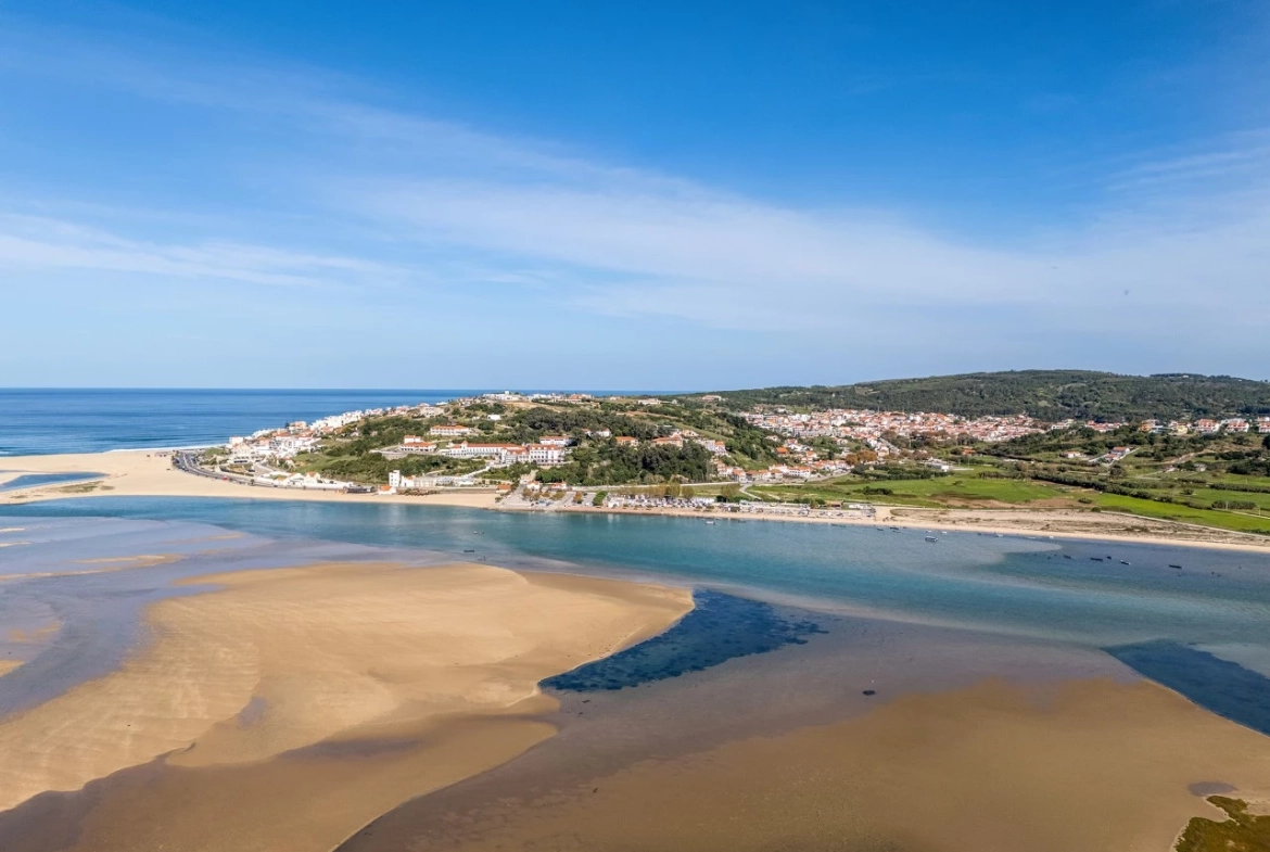 Moradia com vista soberba sobre a Lagoa de Óbidos com alvará para fins turísticos