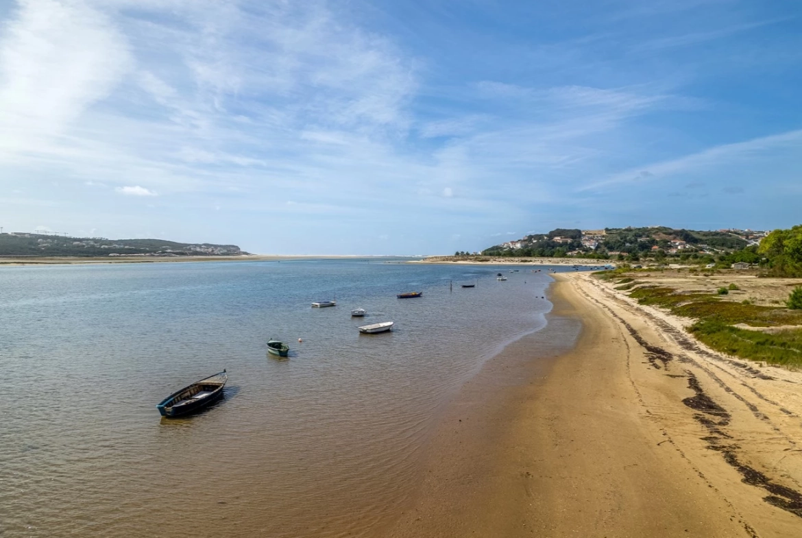 Moradia com vista soberba sobre a Lagoa de Óbidos com alvará para fins turísticos