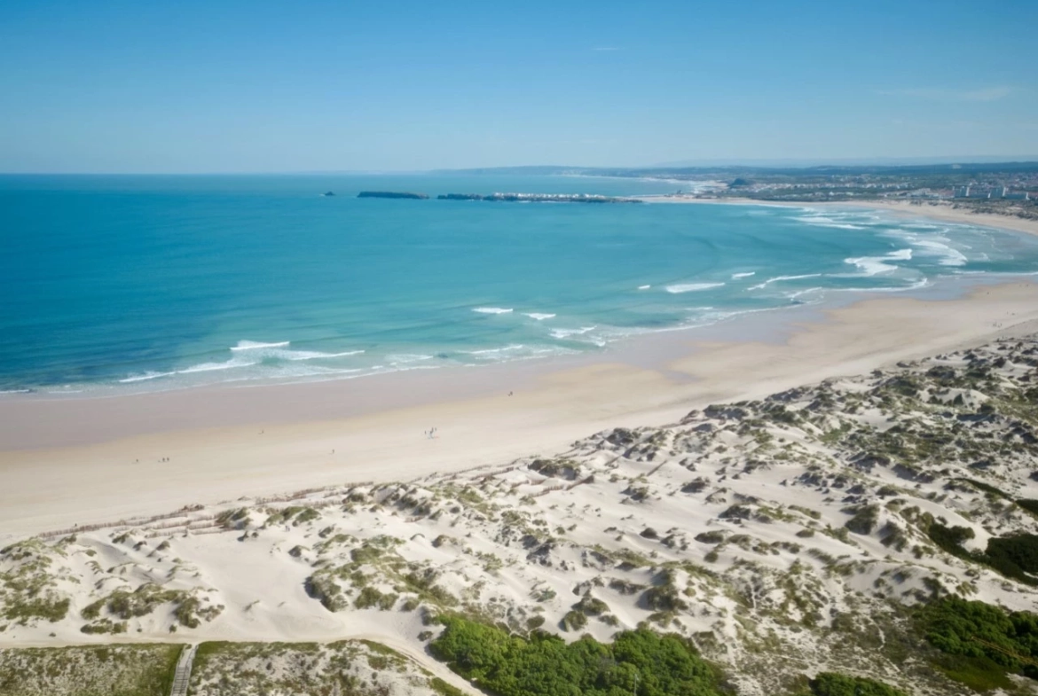 Espaço Versátil e Sofisticado para Investimento ou habitação em Peniche