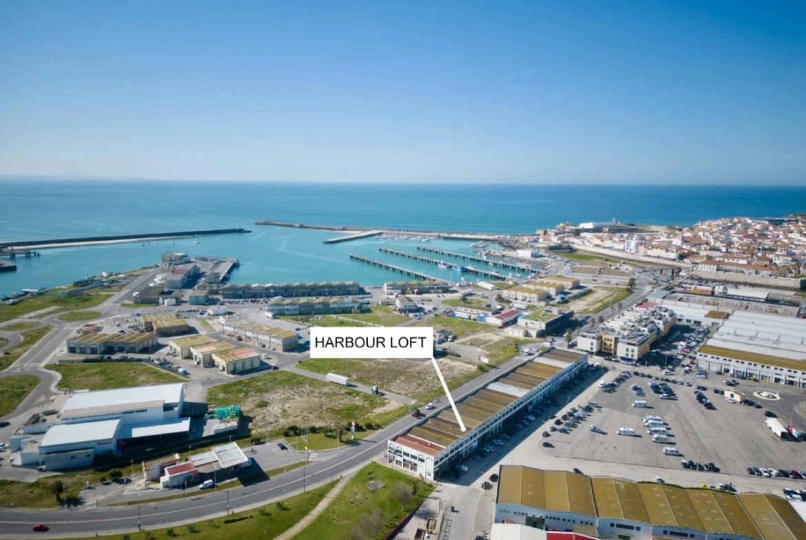 Espaço Versátil e Sofisticado para Investimento ou habitação em Peniche