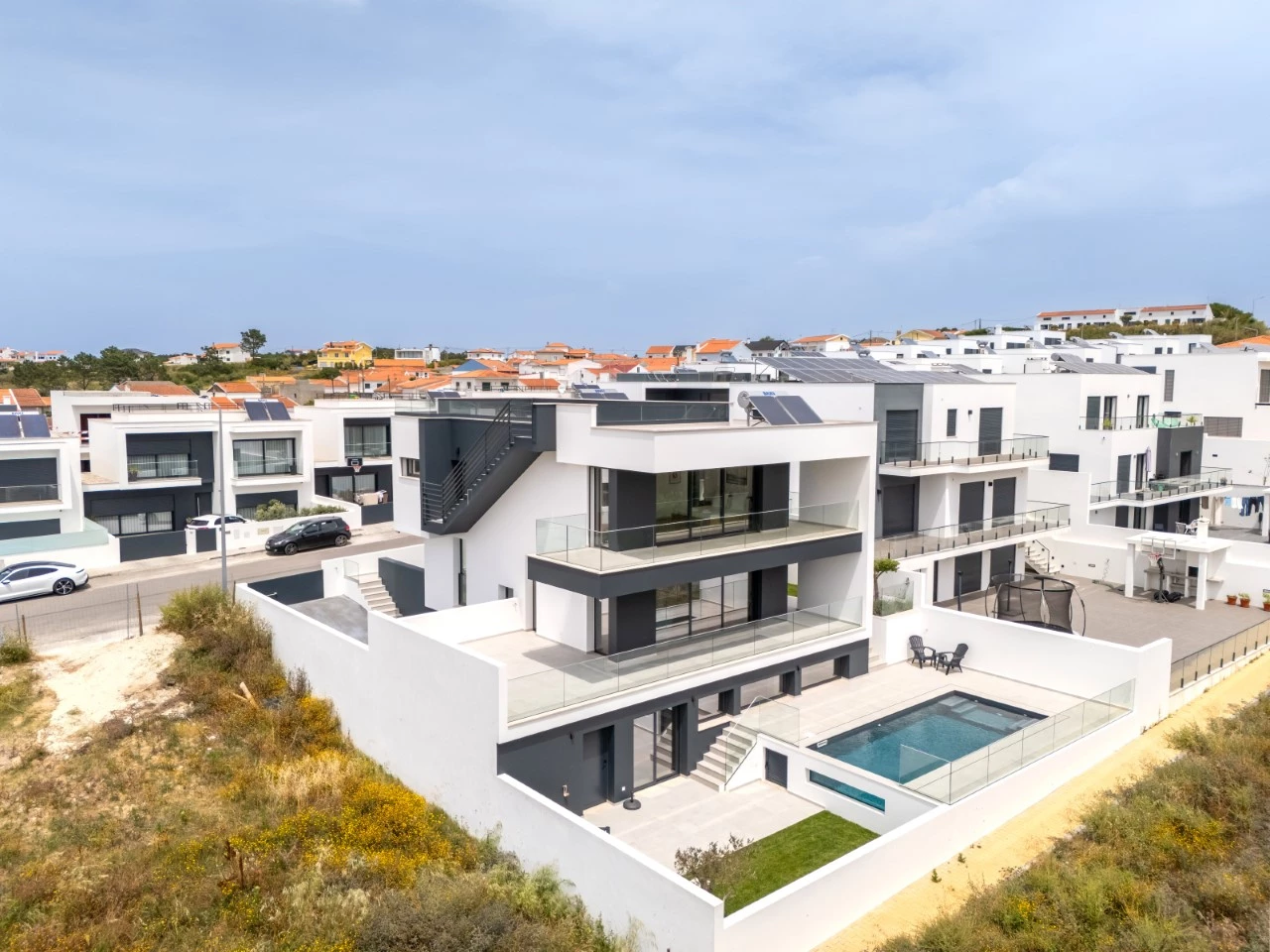IDec897e01-0000-0500-0000-0000134cbba4.jpg Moradia moderna com vista panorâmica de mar e perto de vários campos de golfe