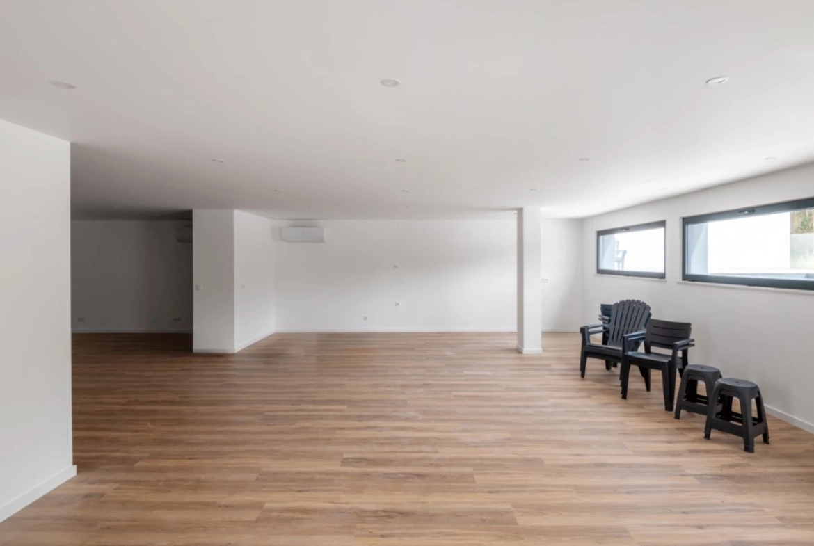 Moradia moderna com vista panorâmica de mar e perto de vários campos de golfe