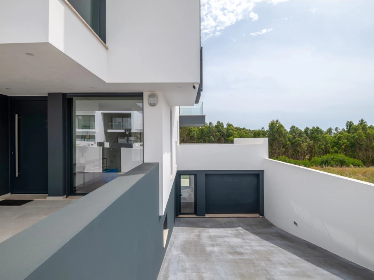 IDec897e01-0000-0500-0000-0000134cbbd0.jpg Moradia moderna com vista panorâmica de mar e perto de vários campos de golfe