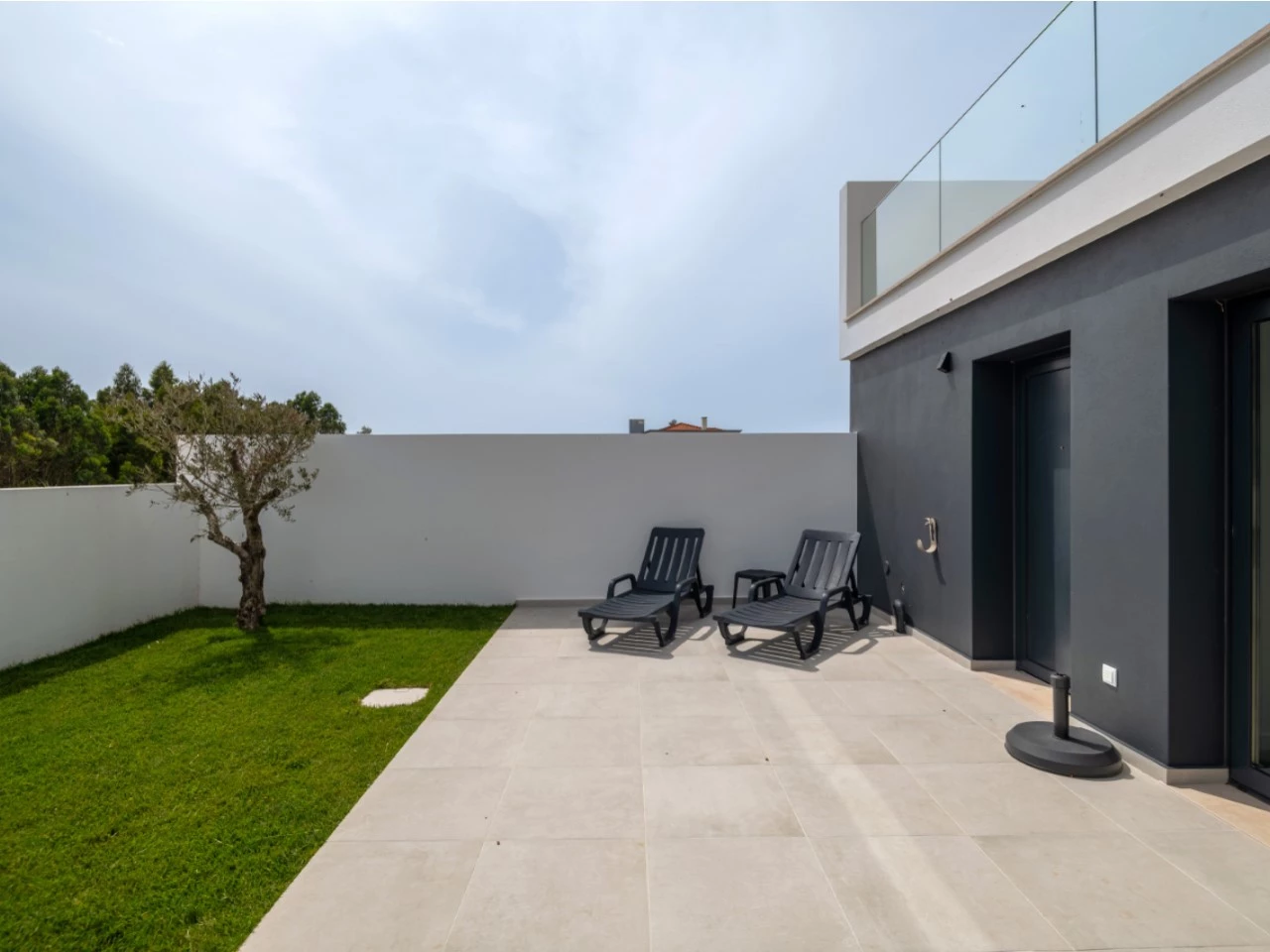 IDec897e01-0000-0500-0000-0000134cbbd3.jpg Moradia moderna com vista panorâmica de mar e perto de vários campos de golfe