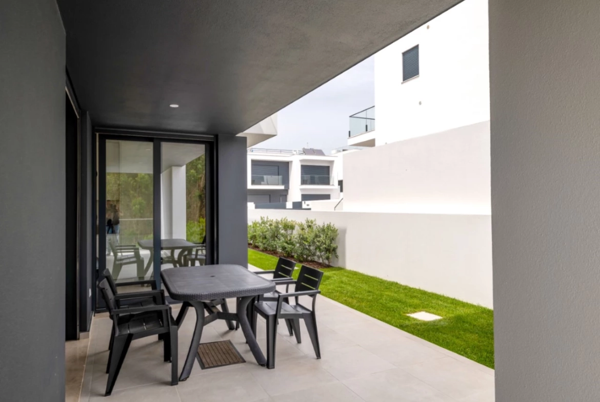 Moradia moderna com vista panorâmica de mar e perto de vários campos de golfe