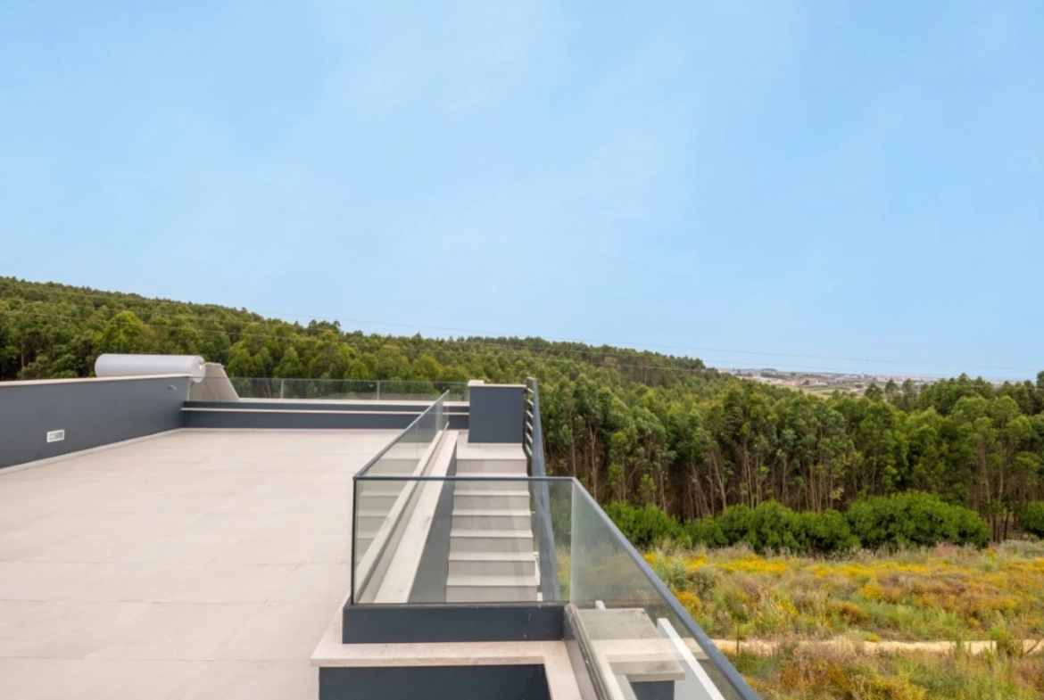 Moradia moderna com vista panorâmica de mar e perto de vários campos de golfe