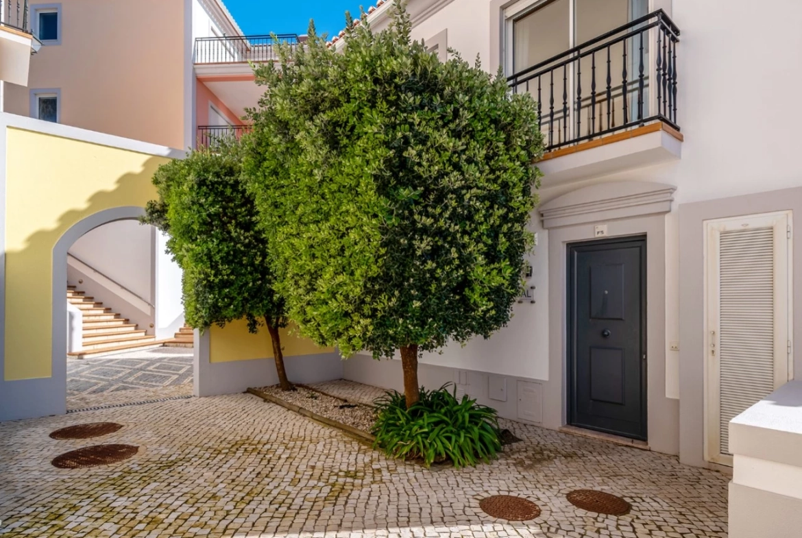 Moradia em Banda com 3 quartos e lugar de garagem junto à beira mar, no Praia d’El Rey Beach & Golf Resort, perto das Praias de Peniche