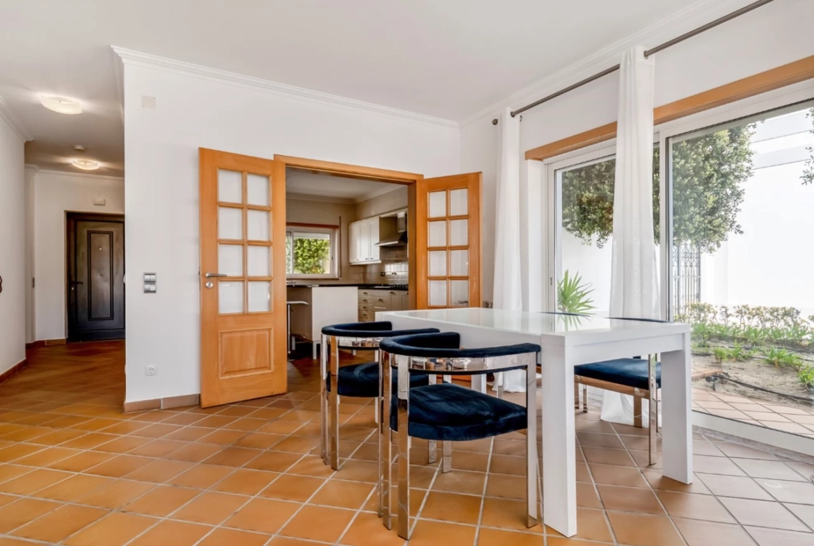 Moradia em Banda com 3 quartos e lugar de garagem junto à beira mar, no Praia d’El Rey Beach & Golf Resort, perto das Praias de Peniche