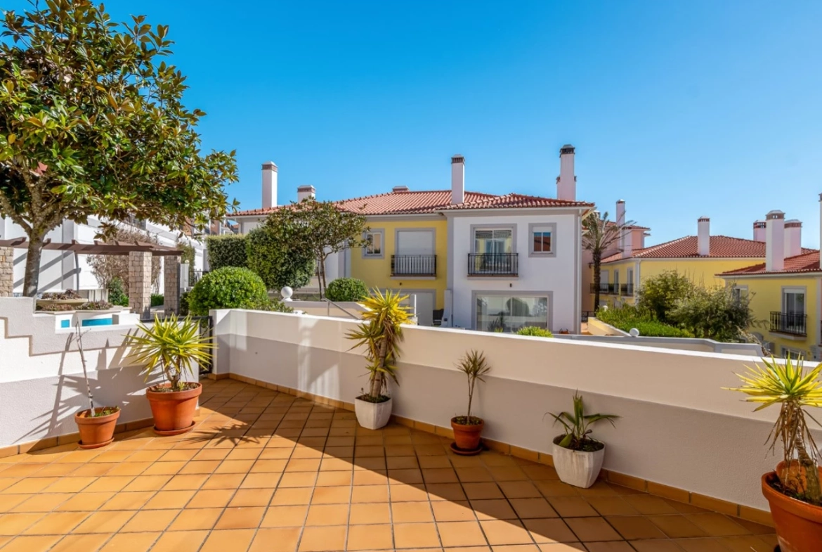 Moradia em Banda com 3 quartos e lugar de garagem junto à beira mar, no Praia d’El Rey Beach & Golf Resort, perto das Praias de Peniche