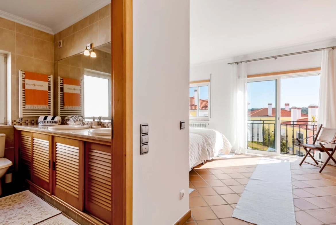 Moradia em Banda com 3 quartos e lugar de garagem junto à beira mar, no Praia d’El Rey Beach & Golf Resort, perto das Praias de Peniche