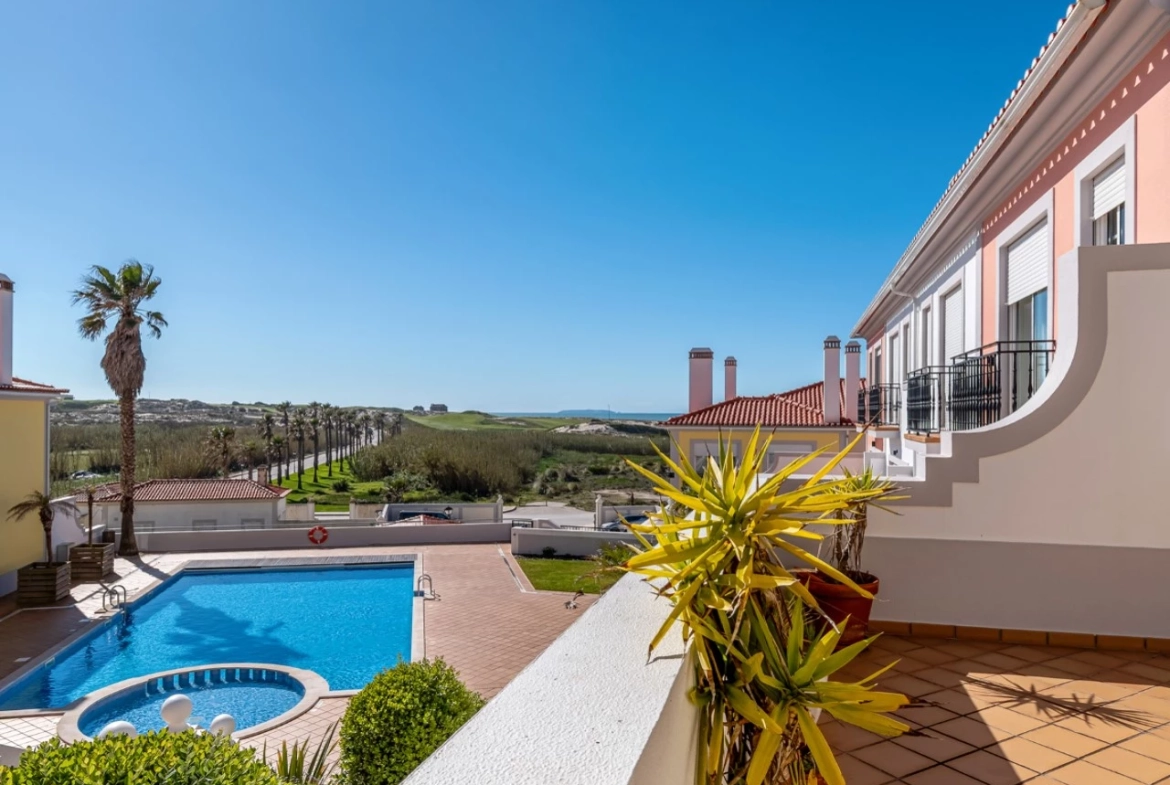 Moradia em Banda com 3 quartos e lugar de garagem junto à beira mar, no Praia d’El Rey Beach & Golf Resort, perto das Praias de Peniche