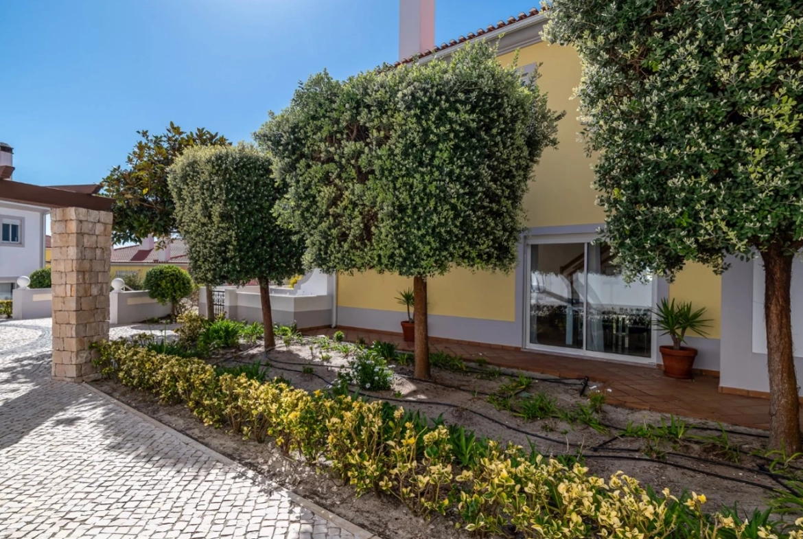 Moradia em Banda com 3 quartos e lugar de garagem junto à beira mar, no Praia d’El Rey Beach & Golf Resort, perto das Praias de Peniche
