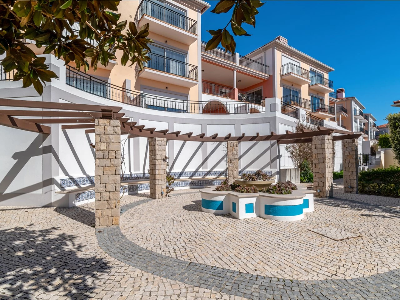 ID0fc69701-0000-0500-0000-0000154a0b0c.jpg Moradia em Banda com 3 quartos e lugar de garagem junto à beira mar, no Praia d’El Rey Beach & Golf Resort, perto das Praias de Peniche
