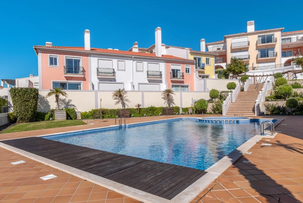 Moradia em Banda com 3 quartos e lugar de garagem junto à beira mar, no Praia d’El Rey Beach & Golf Resort, perto das Praias de Peniche