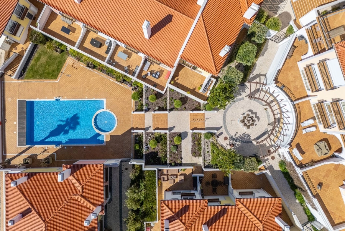 Moradia em Banda com 3 quartos e lugar de garagem junto à beira mar, no Praia d’El Rey Beach & Golf Resort, perto das Praias de Peniche