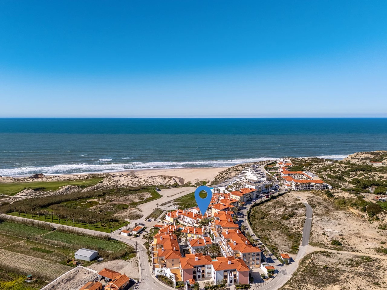 ID0fc69701-0000-0500-0000-0000154a0b10.jpg Moradia em Banda com 3 quartos e lugar de garagem junto à beira mar, no Praia d’El Rey Beach & Golf Resort, perto das Praias de Peniche