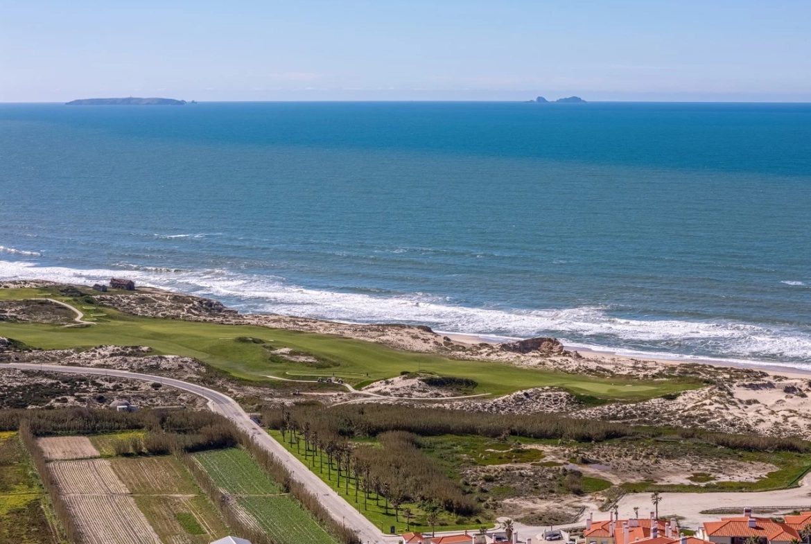 Moradia em Banda com 3 quartos e lugar de garagem junto à beira mar, no Praia d’El Rey Beach & Golf Resort, perto das Praias de Peniche