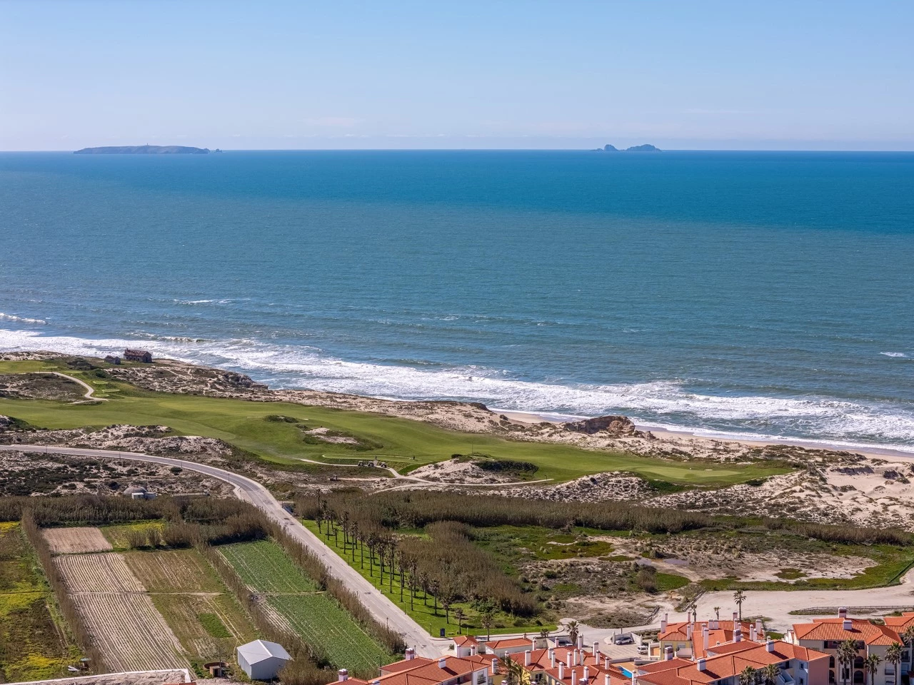 ID0fc69701-0000-0500-0000-0000154a0b12.jpg Moradia em Banda com 3 quartos e lugar de garagem junto à beira mar, no Praia d’El Rey Beach & Golf Resort, perto das Praias de Peniche
