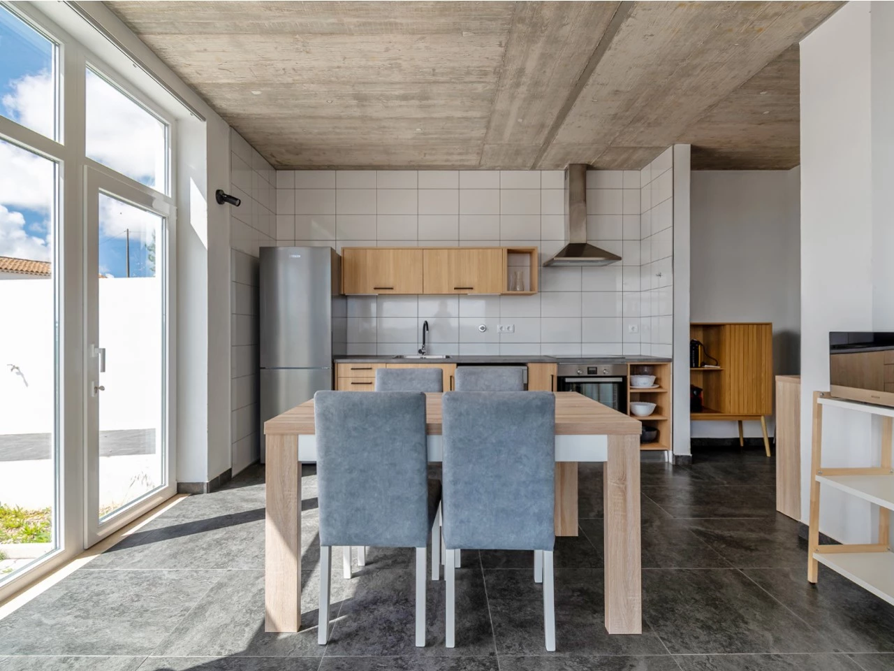 ID535f9a01-0000-0500-0000-0000157a084b.jpg Moradia bifamiliar com duas frações T2, rooftop com piscina e uma vista para a Serra do Montejunto