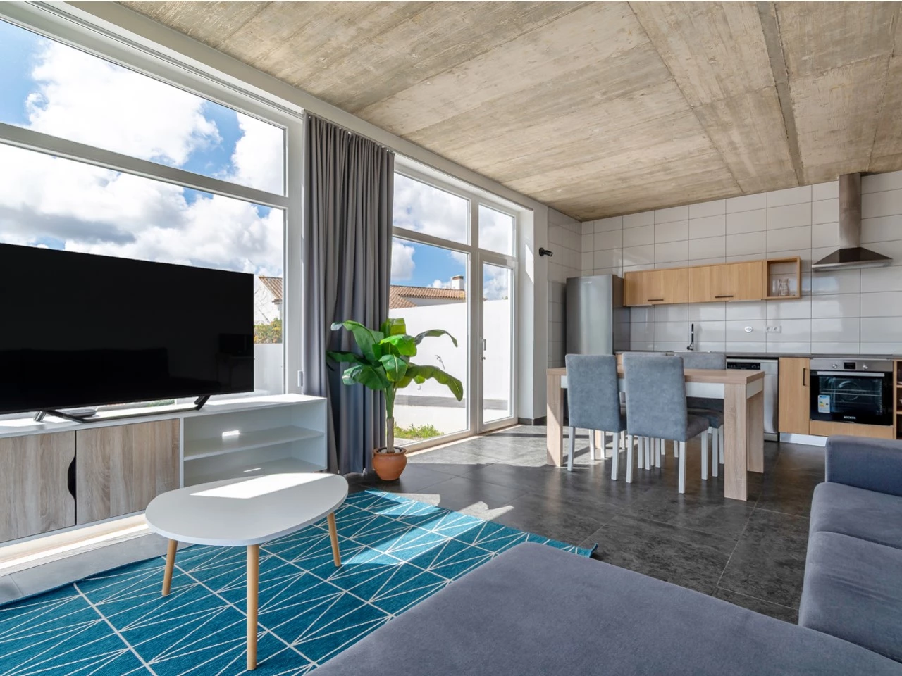 ID535f9a01-0000-0500-0000-0000157a0851.jpg Moradia bifamiliar com duas frações T2, rooftop com piscina e uma vista para a Serra do Montejunto