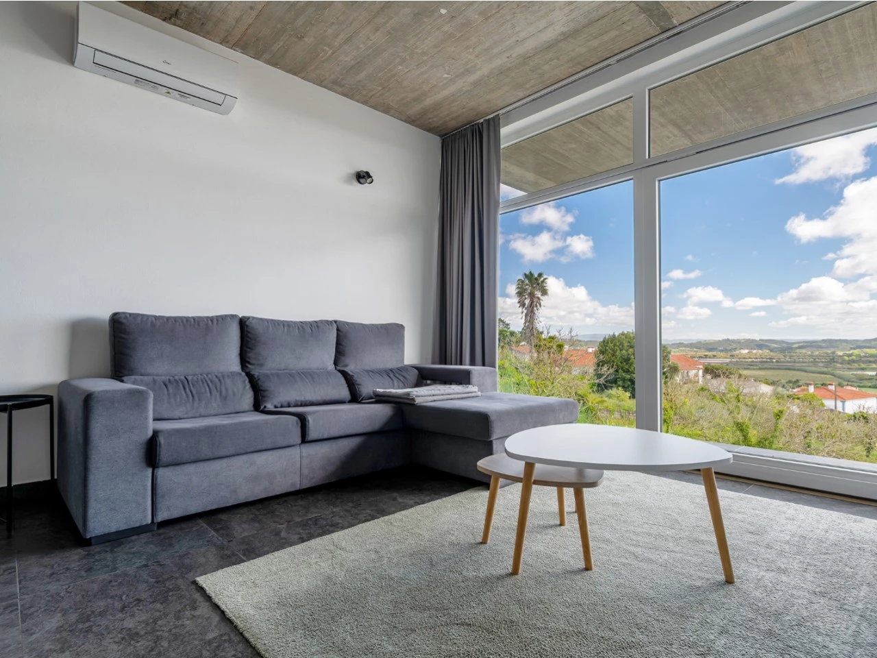 ID535f9a01-0000-0500-0000-0000157a085b.jpg Moradia bifamiliar com duas frações T2, rooftop com piscina e uma vista para a Serra do Montejunto
