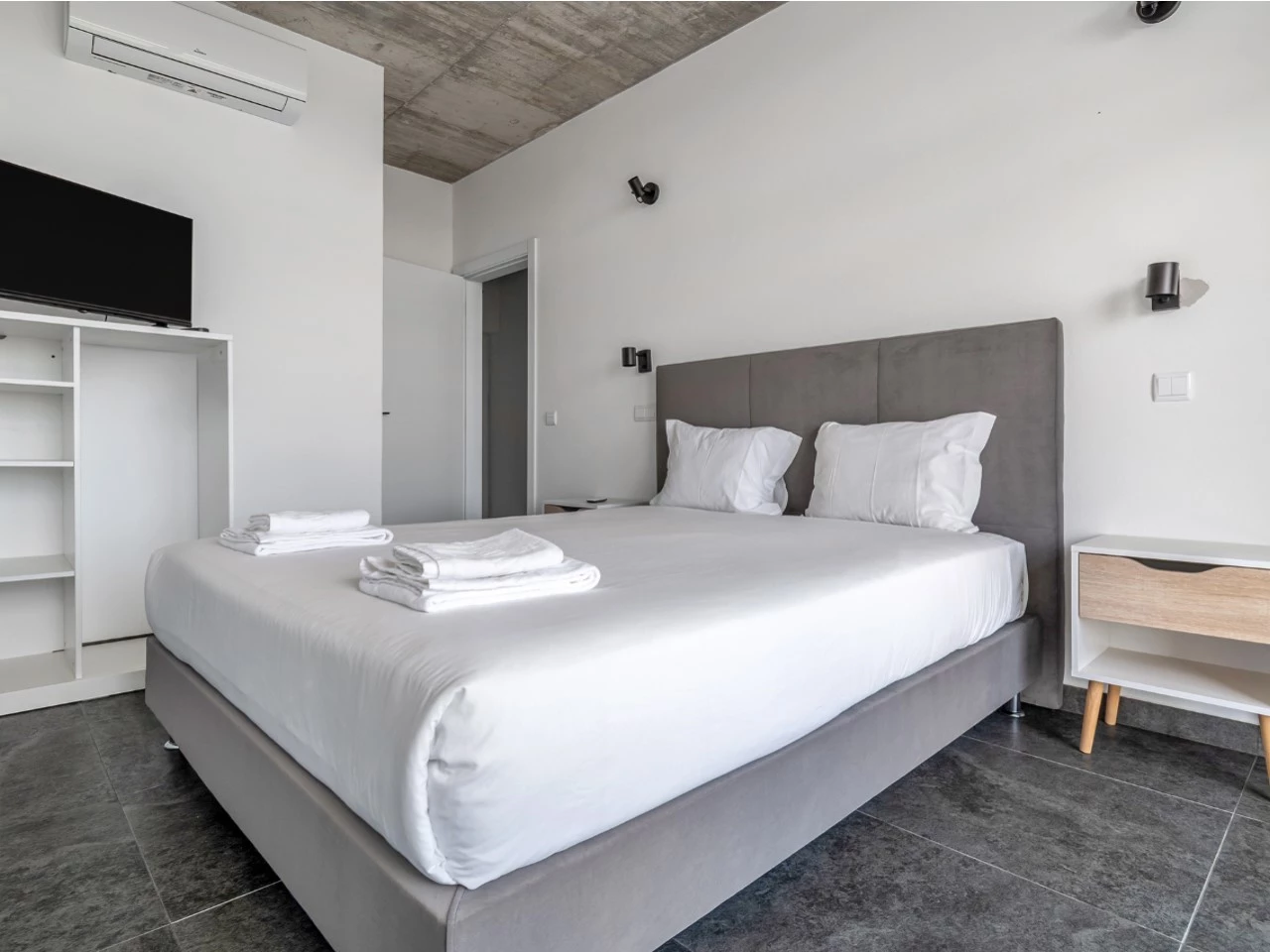 ID535f9a01-0000-0500-0000-0000157a0863.jpg Moradia bifamiliar com duas frações T2, rooftop com piscina e uma vista para a Serra do Montejunto