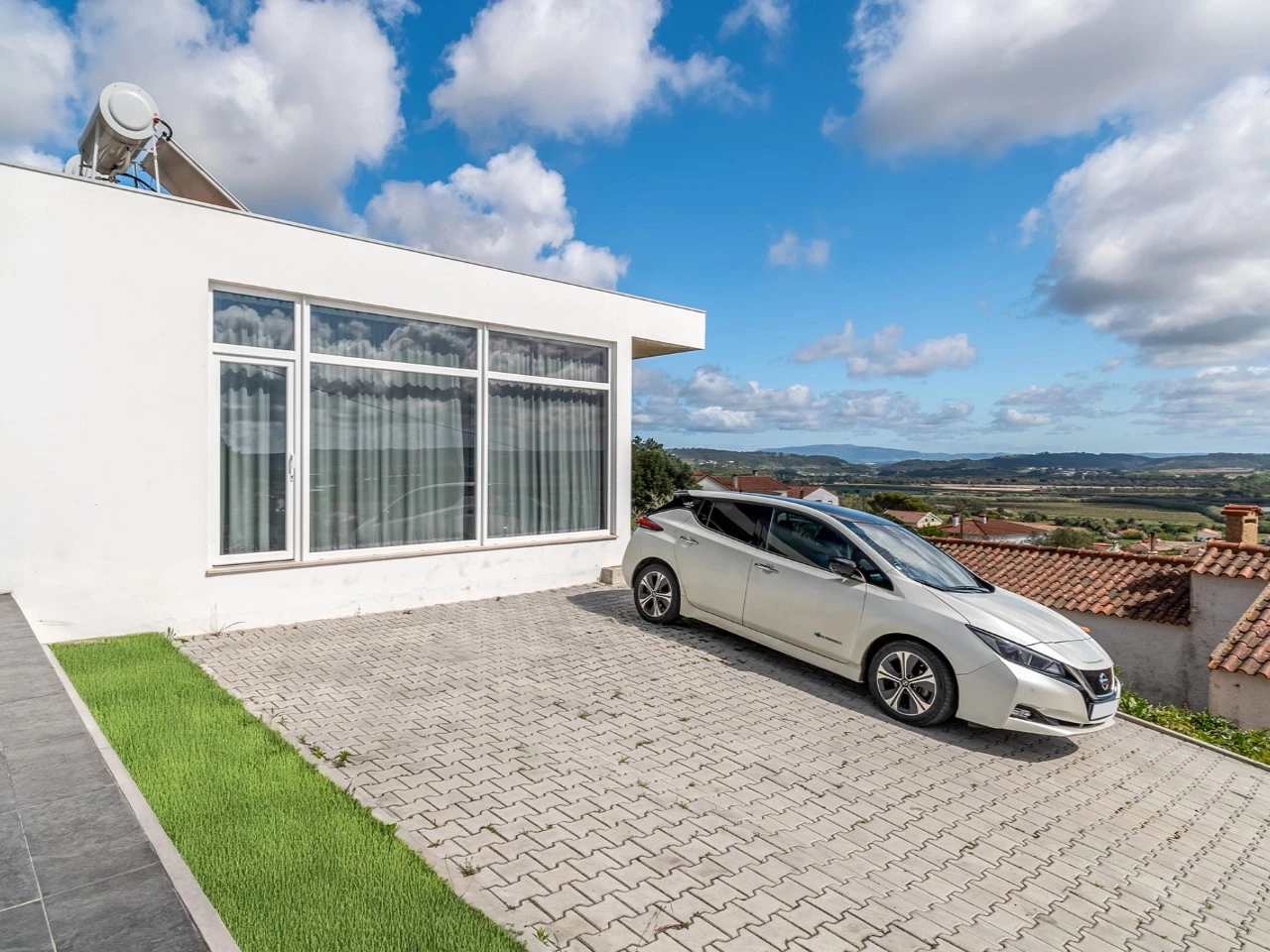 ID535f9a01-0000-0500-0000-0000157a0864.jpg Moradia bifamiliar com duas frações T2, rooftop com piscina e uma vista para a Serra do Montejunto