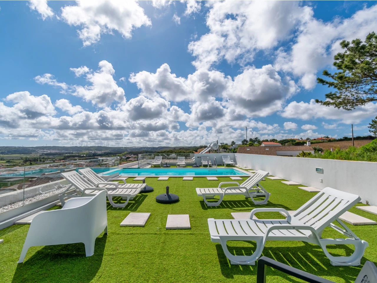 ID535f9a01-0000-0500-0000-0000157a086a.jpg Moradia bifamiliar com duas frações T2, rooftop com piscina e uma vista para a Serra do Montejunto