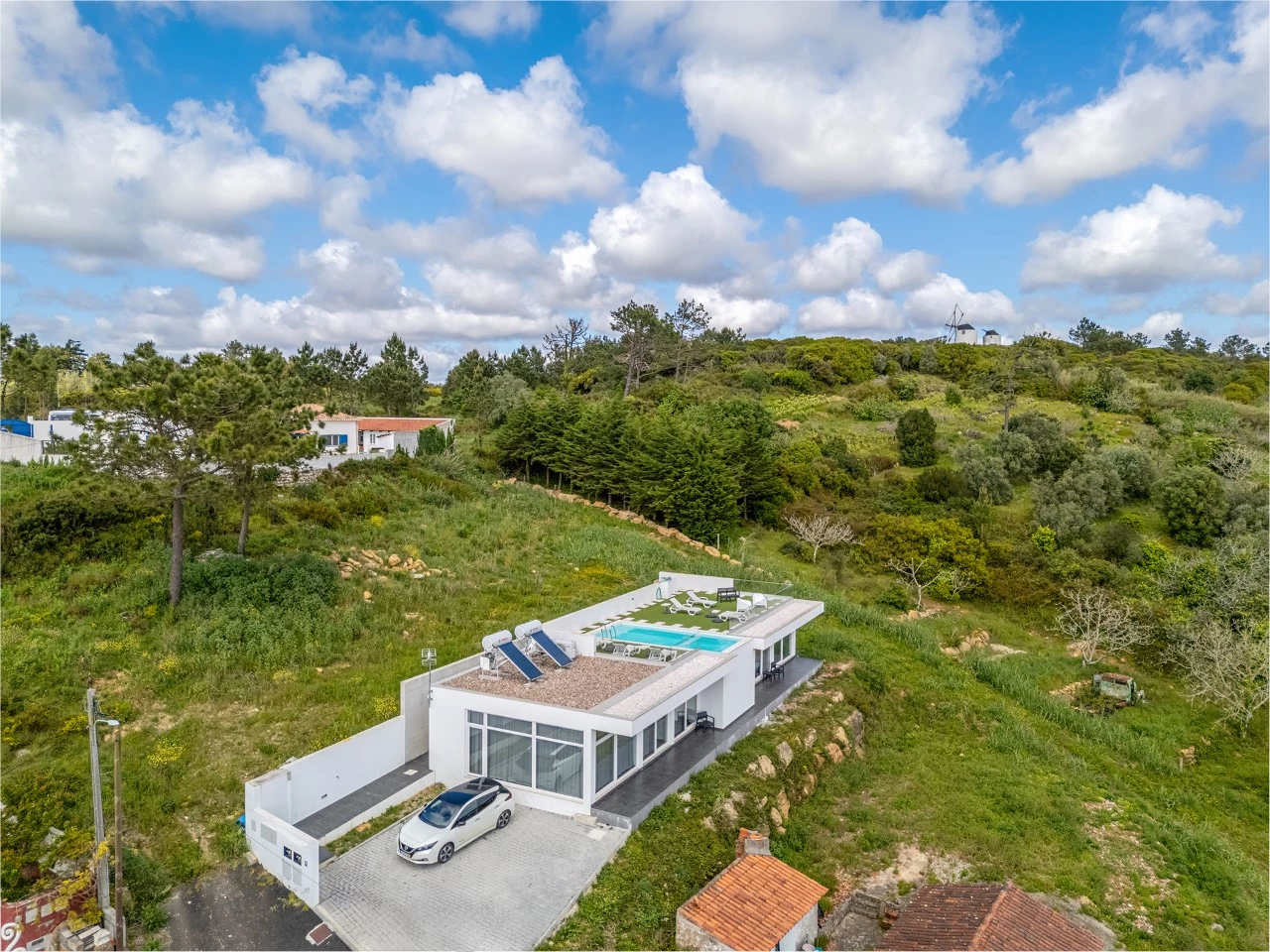 ID535f9a01-0000-0500-0000-0000157a086d.jpg Moradia bifamiliar com duas frações T2, rooftop com piscina e uma vista para a Serra do Montejunto