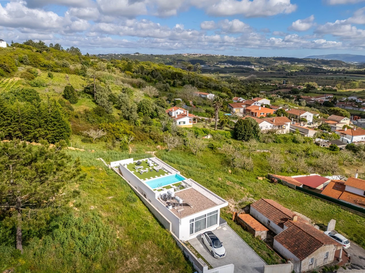 ID535f9a01-0000-0500-0000-0000157a0874.jpg Moradia bifamiliar com duas frações T2, rooftop com piscina e uma vista para a Serra do Montejunto