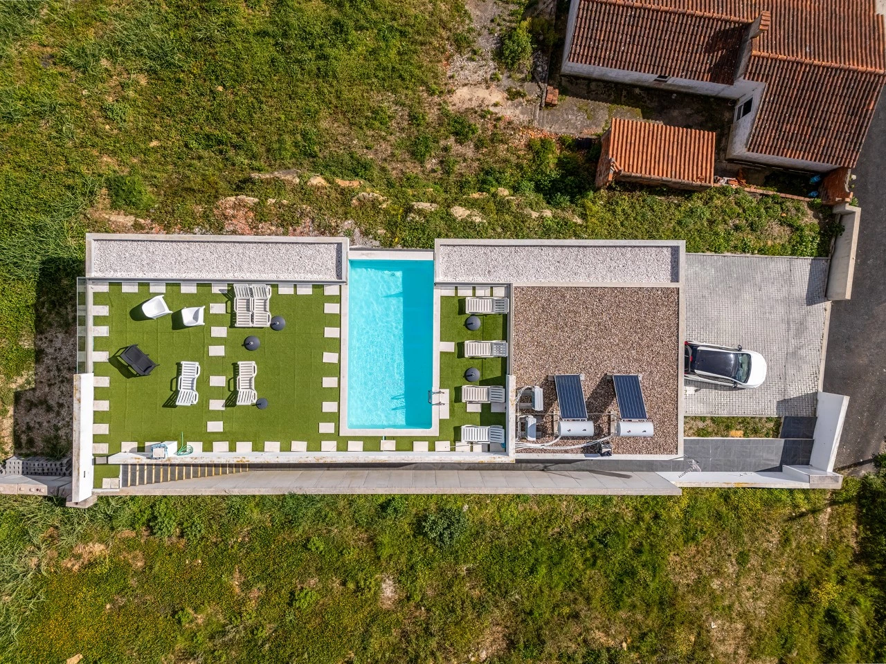 ID535f9a01-0000-0500-0000-0000157a0875.jpg Moradia bifamiliar com duas frações T2, rooftop com piscina e uma vista para a Serra do Montejunto