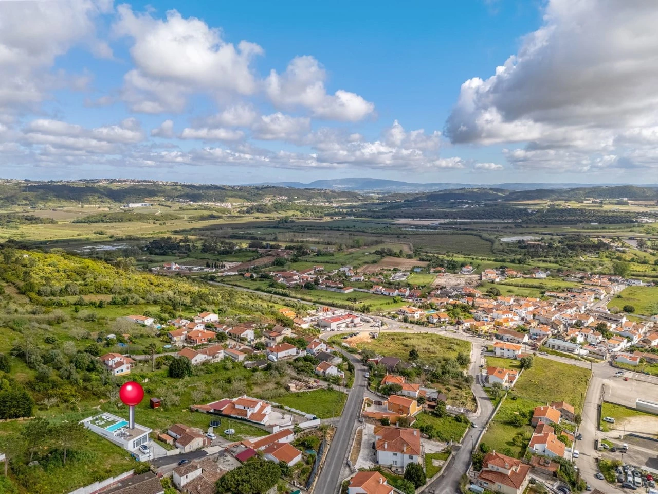 ID535f9a01-0000-0500-0000-0000157b5dfc.jpg Moradia bifamiliar com duas frações T2, rooftop com piscina e uma vista para a Serra do Montejunto