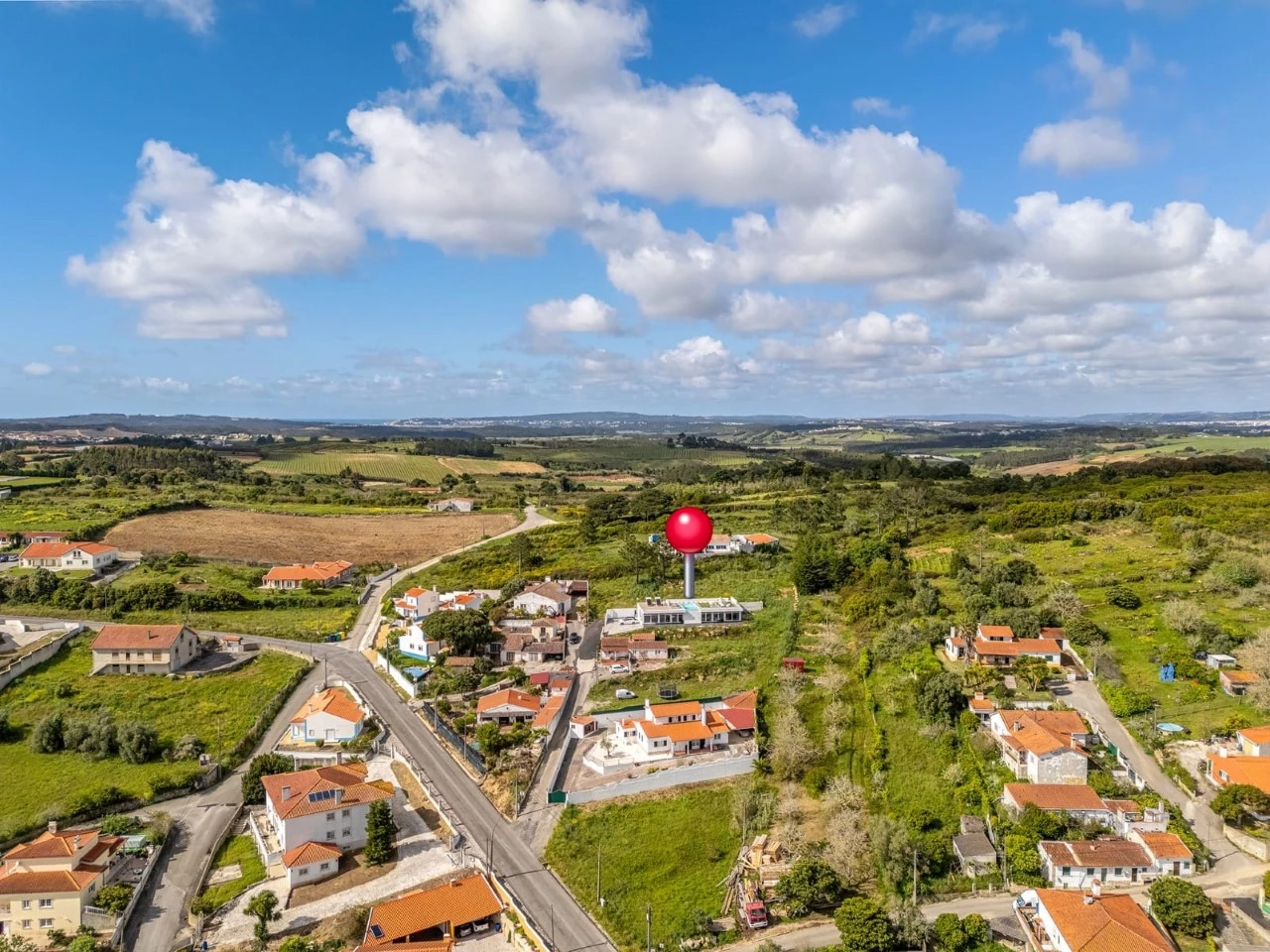 ID535f9a01-0000-0500-0000-0000157b5e01.jpg Moradia bifamiliar com duas frações T2, rooftop com piscina e uma vista para a Serra do Montejunto