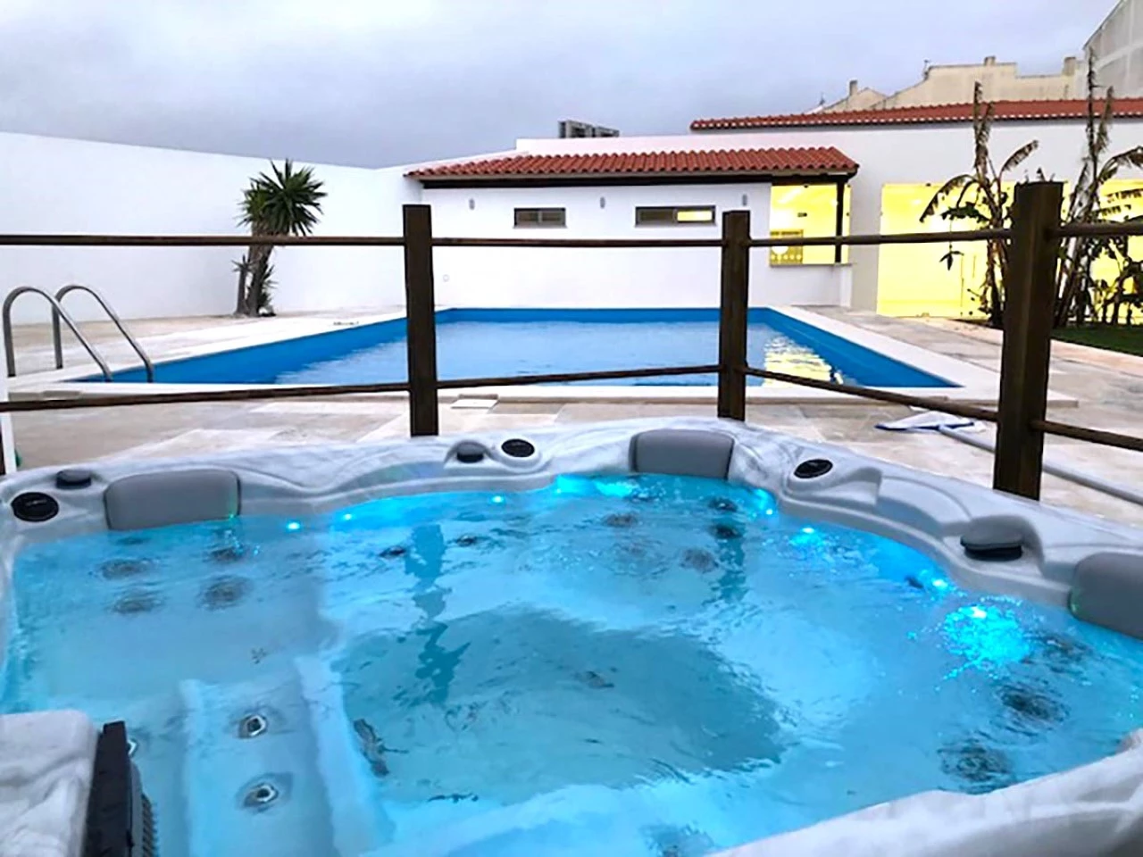 Oportunidade de Investimento a apenas 400 metros da Praia da Consolação!
