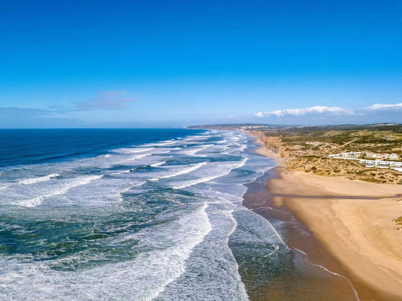 Oportunidade de Investimento a apenas 400 metros da Praia da Consolação!