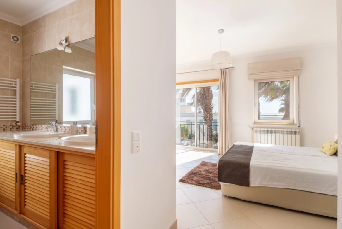 Moradia T4 com Vista Deslumbrante na Praia del Rey