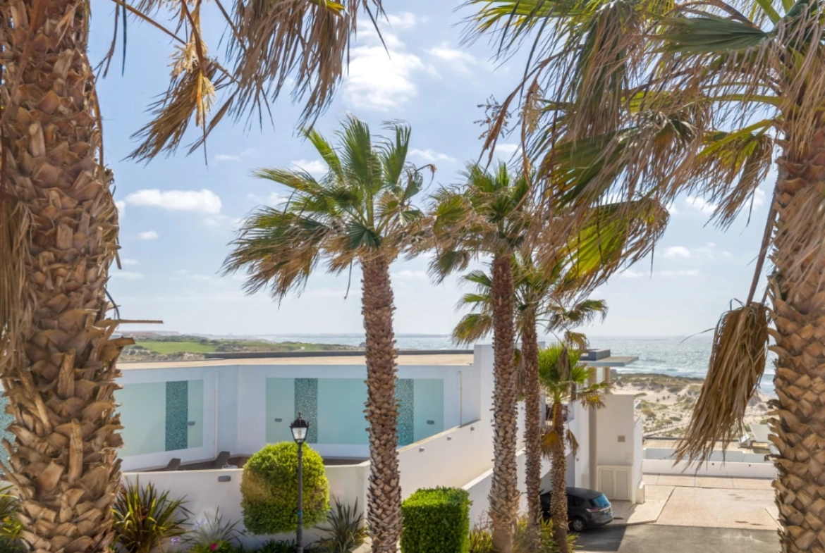 Moradia T4 com Vista Deslumbrante na Praia del Rey