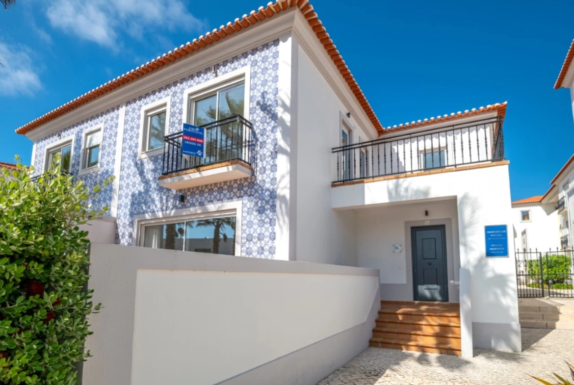 Moradia T4 com Vista Deslumbrante na Praia del Rey