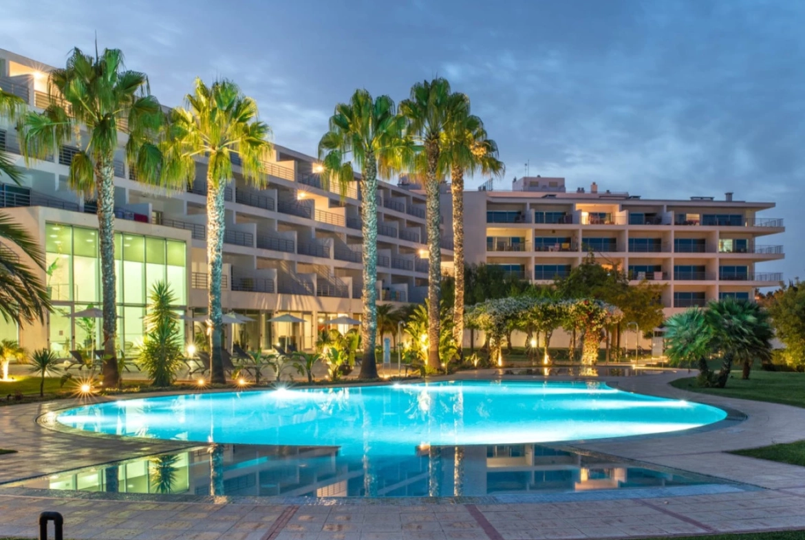 Apartamentos no Algarve com vista da marina e junto à praia